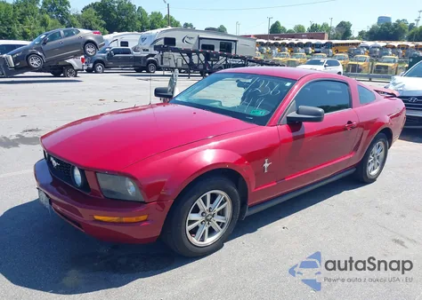 2005 Ford Mustang V6 Deluxe/V6 Premium z USA, uszkodzony, nr VIN 1ZVFT80N455125487